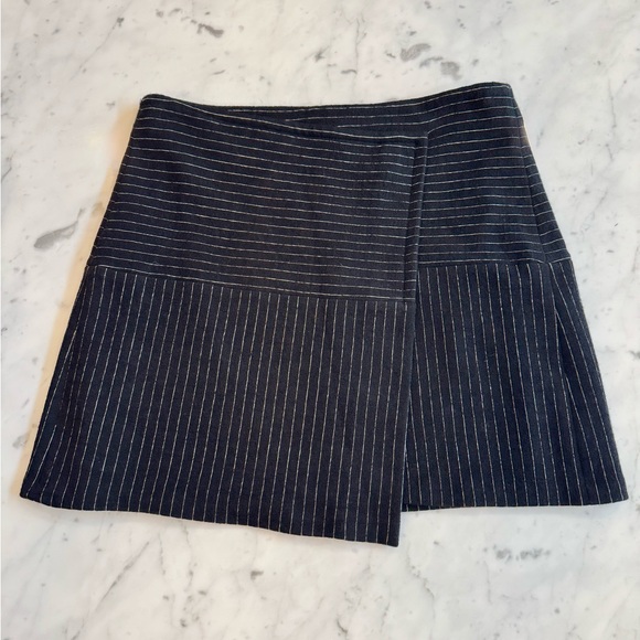 New Alice + Olivia Black Pinstripe Women's Skirt Asymmetrical Faux Wrap Size 12 - Picture 2 of 7